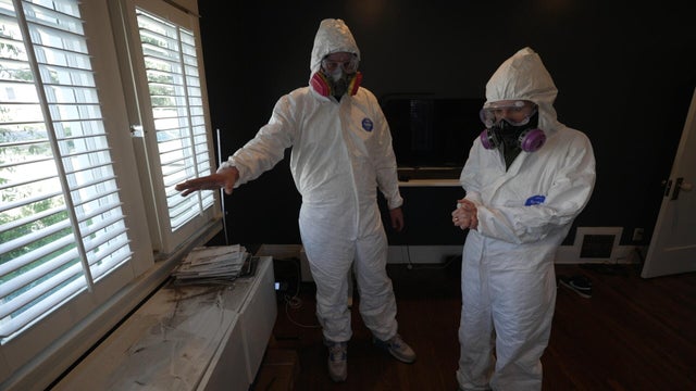 Matthew Craig shows Sharyn Alfonsi the inside of his home